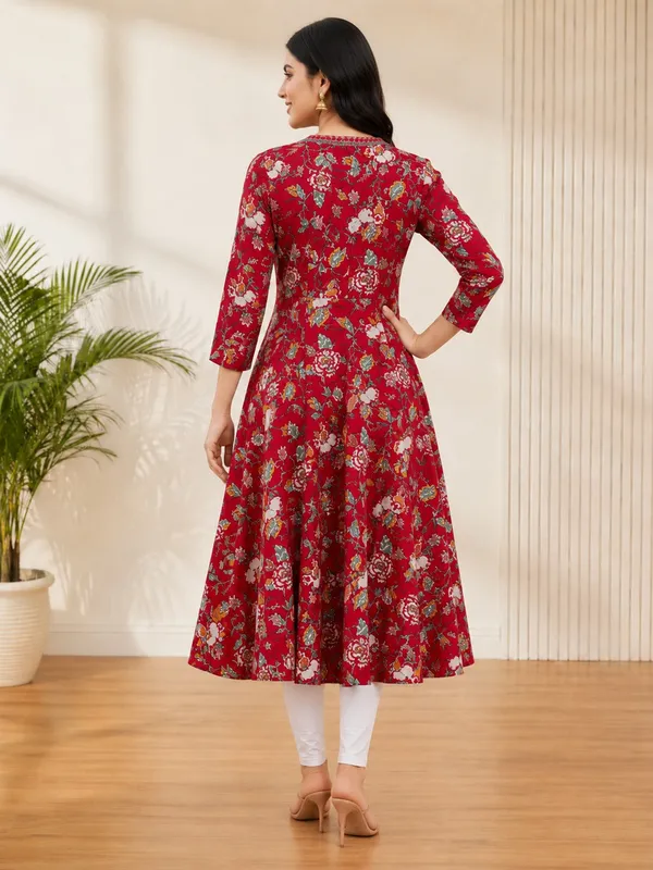 Bibhatsu_Apparels_Women's_Red_Floral_Printed_Anarkali_Cotton_Kurti_V_Neck_Flared_Fit
