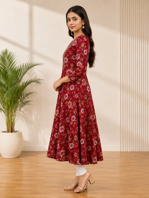 Bibhatsu_Apparels_Women's_Red_Floral_Printed_Anarkali_Cotton_Kurti_V_Neck_Flared_Fit