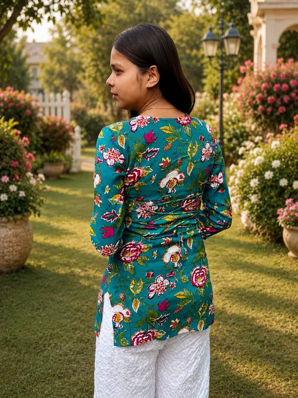 Bibhatsu_Women's_Green_Floral_Printed_Casual_Cotton_Kurti_Top