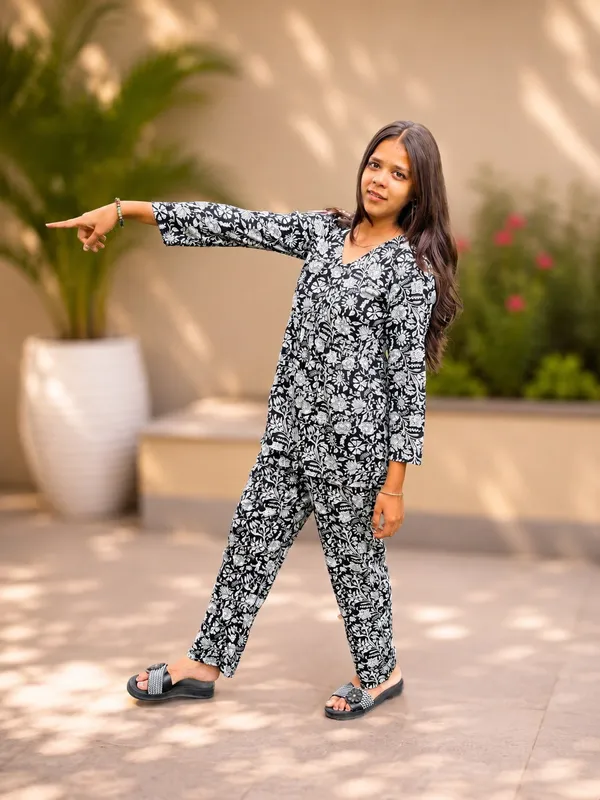 Bibhatsu_Women's_Black_Floral_Printed_Cotton_Co_Ord_Set_Regular_Fit_Casual_Office_Wear