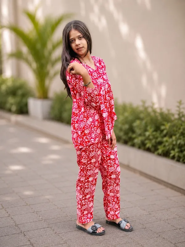 Bibhatsu_Women's_Red_Floral_Printed_Cotton_Co_Ord_Set_V_Neck_Regular_Fit_Casual_Office_Wear