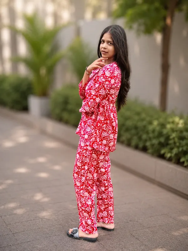 Bibhatsu_Women's_Red_Floral_Printed_Cotton_Co_Ord_Set_V_Neck_Regular_Fit_Casual_Office_Wear