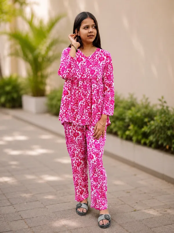 Bibhatsu_Women's_Pink_Paisley_Printed_Cotton_Co_Ord_Set_V_Neck_Regular_Fit_Casual_Office_Wear