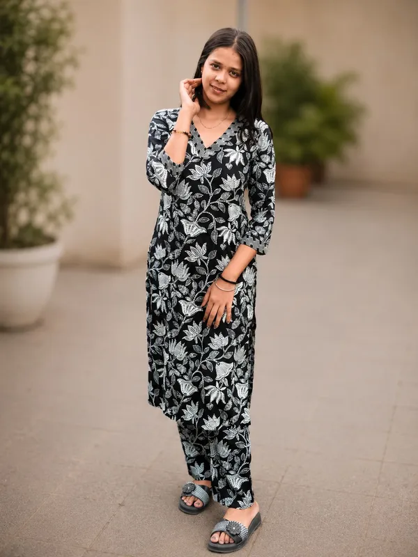 Bibhatsu_Women's_Black_Lotus_Printed_Cotton_Long_Kurta_Pant_Set_V_Neck_3_4_Sleeve_Casual_Office_Wear