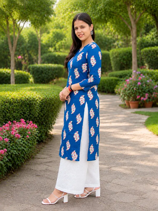 Bibhatsu_Women's_Blue_Floral_Printed_Straight_Kurti_3/4_Sleeve
