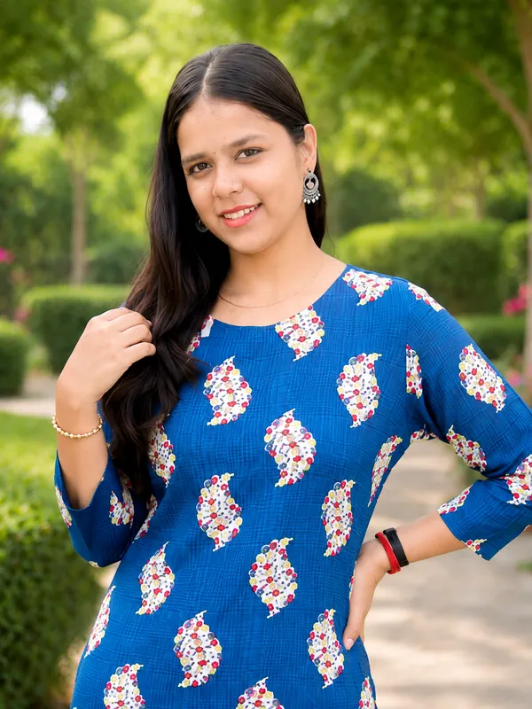 Bibhatsu_Women's_Blue_Floral_Printed_Straight_Kurti_3/4_Sleeve