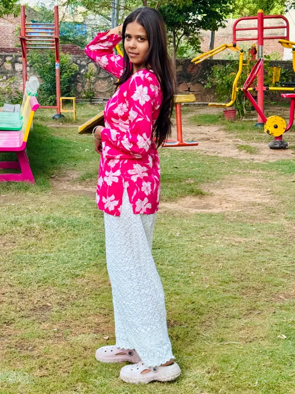 Bibhatsu_Apparels_Women's_Pink_Floral_Printed_Square_Neck_Kurti_Full_Sleeves_Regular_Fit_Cotton_Kurti