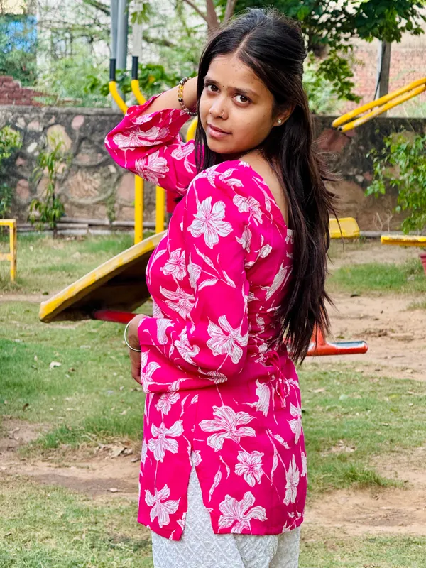 Bibhatsu_Apparels_Women's_Pink_Floral_Printed_Square_Neck_Kurti_Full_Sleeves_Regular_Fit_Cotton_Kurti