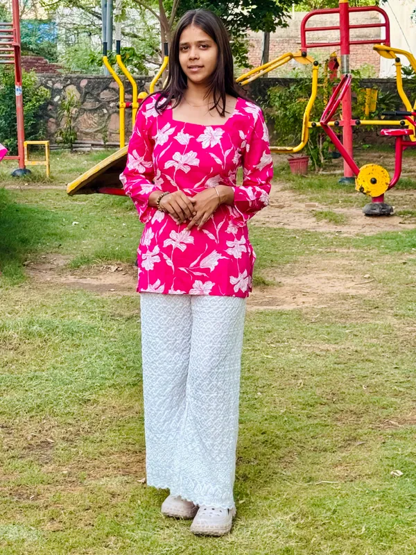 Bibhatsu_Apparels_Women's_Pink_Floral_Printed_Square_Neck_Kurti_Full_Sleeves_Regular_Fit_Cotton_Kurti