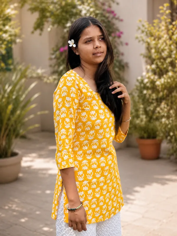 Bibhatsu_Women's_Mustard_Yellow_Floral_Printed_Straight_Cotton_Kurti
