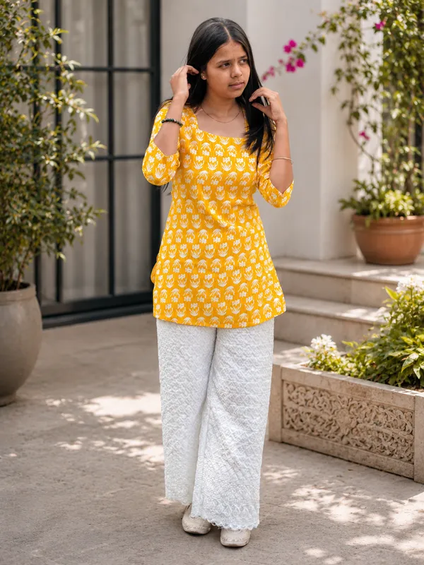 Bibhatsu_Women's_Mustard_Yellow_Floral_Printed_Straight_Cotton_Kurti