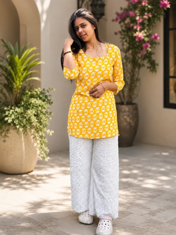 Bibhatsu_Women's_Mustard_Yellow_Floral_Printed_Straight_Cotton_Kurti