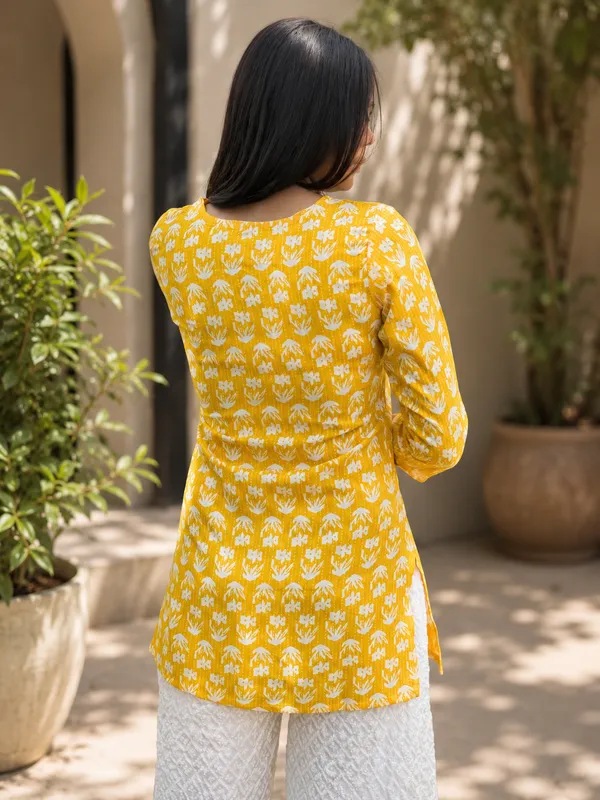 Bibhatsu_Women's_Mustard_Yellow_Floral_Printed_Straight_Cotton_Kurti
