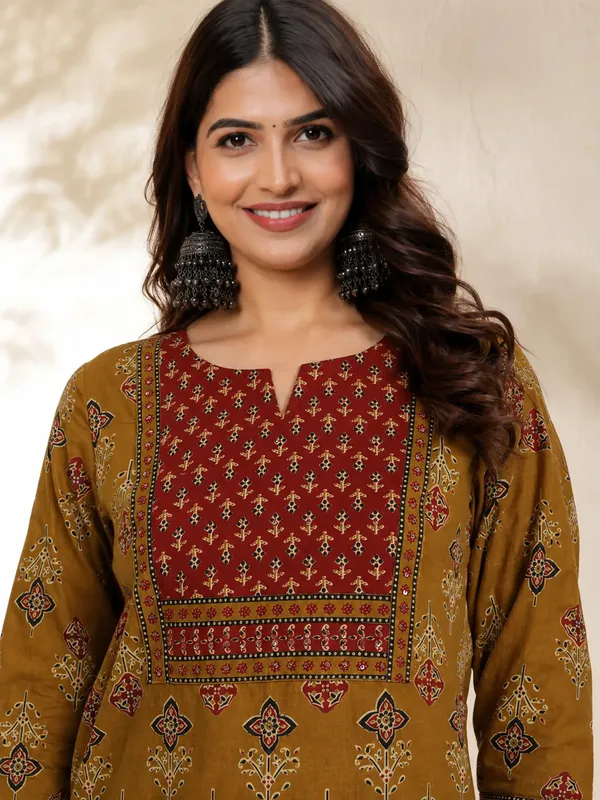 Women_Mustard_&_Maroon_Pure_Cotton_Buta_Kurta_Pant_Dupatta_Set