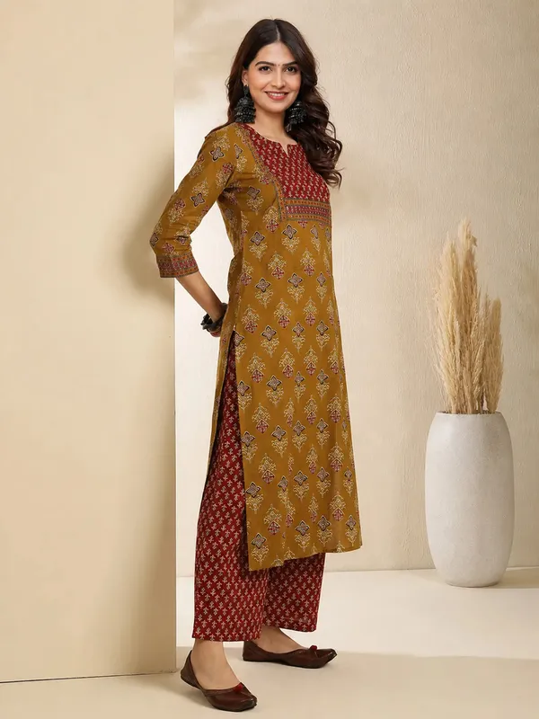 Women_Mustard_&_Maroon_Pure_Cotton_Buta_Kurta_Pant_Dupatta_Set