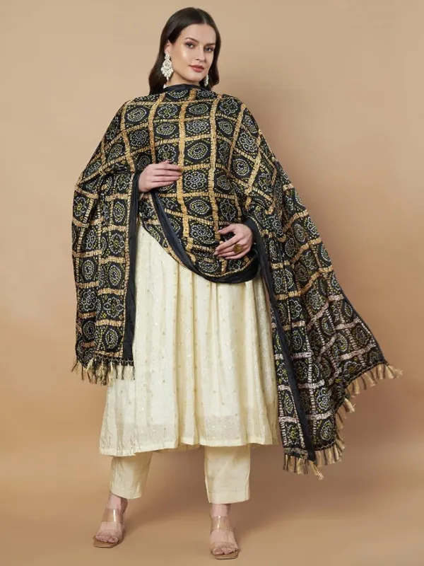 Black_Chinon_Crushed_Bandhani_Printed_Dupatta_With_Tassels_For_Women