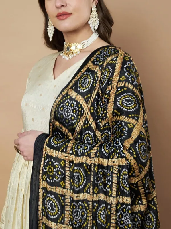Black_Chinon_Crushed_Bandhani_Printed_Dupatta_With_Tassels_For_Women