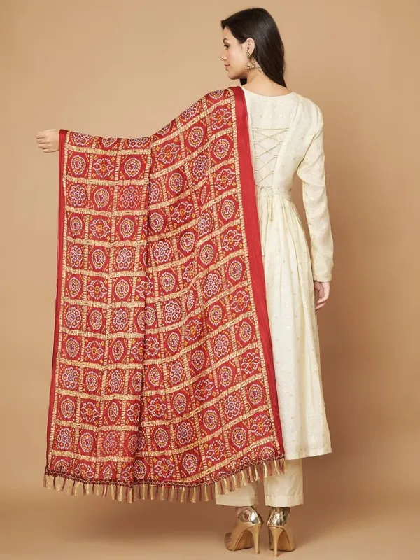 Maroon_Chinon_Crushed_Bandhani_Printed_Dupatta_With_Tassels_For_Women