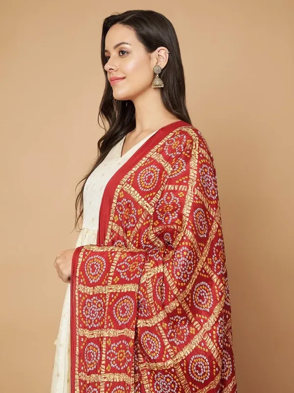 Maroon_Chinon_Crushed_Bandhani_Printed_Dupatta_With_Tassels_For_Women