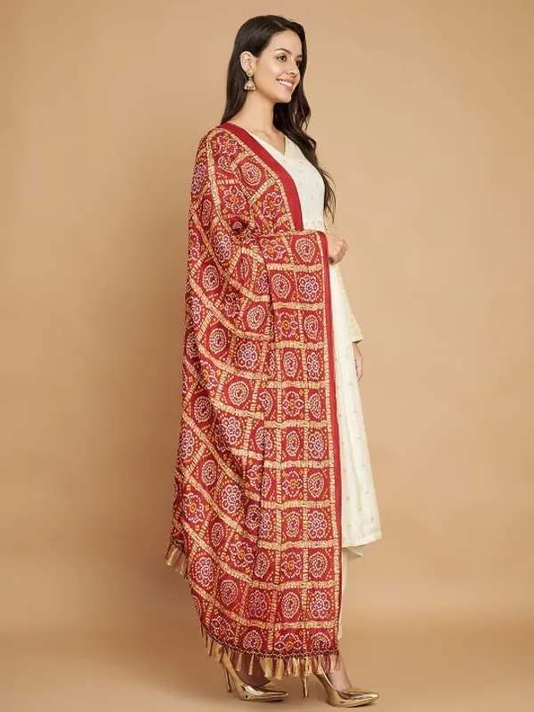 Maroon_Chinon_Crushed_Bandhani_Printed_Dupatta_With_Tassels_For_Women