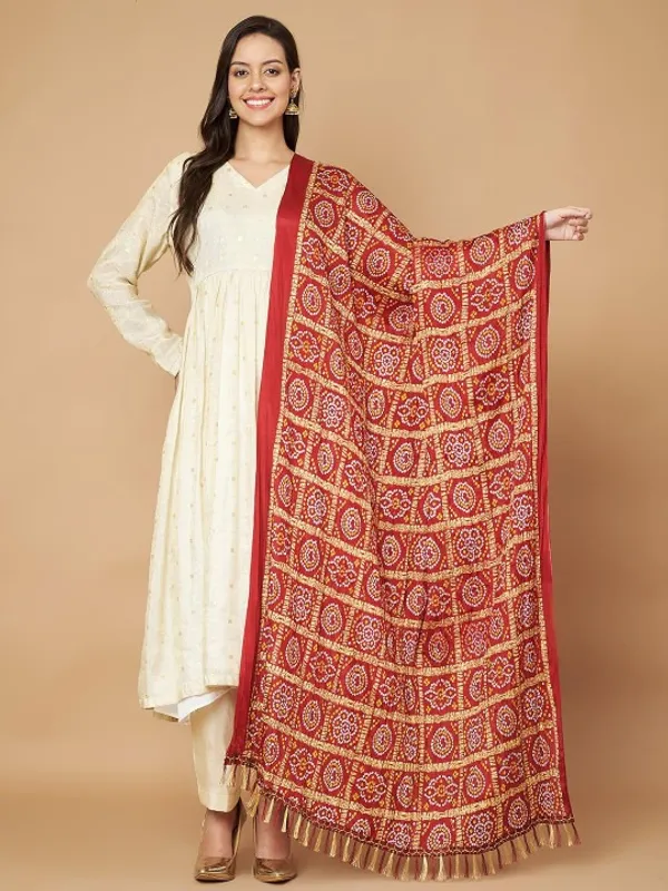 Maroon_Chinon_Crushed_Bandhani_Printed_Dupatta_With_Tassels_For_Women