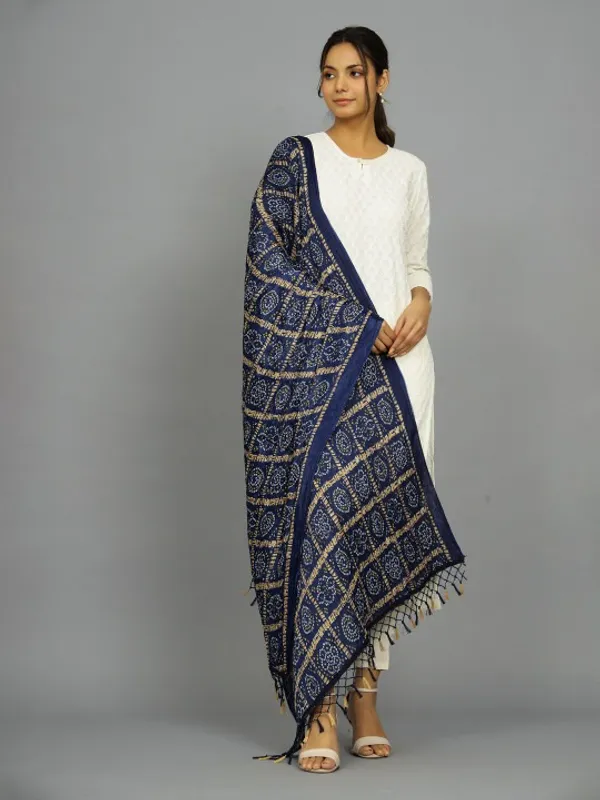 Navy_Blue_Chinon_Crushed_Bandhani_Printed_Dupatta_With_Tassels_For_Women