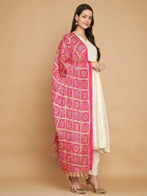 Pink_Chinon_Crushed_Bandhani_Printed_Dupatta_With_Tassels_For_Women
