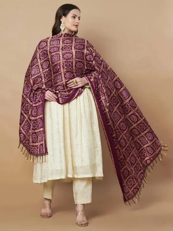 Purple_Chinon_Crushed_Bandhani_Printed_Dupatta_With_Tassels_For_Women