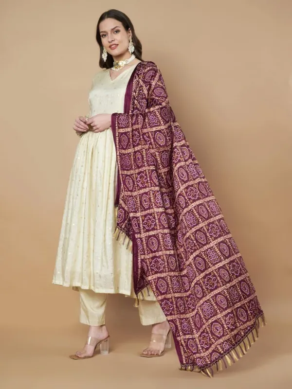 Purple_Chinon_Crushed_Bandhani_Printed_Dupatta_With_Tassels_For_Women