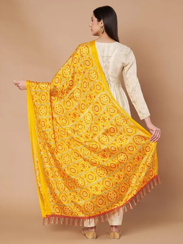 Yellow_Chinon_Crushed_Bandhani_Printed_Dupatta_With_Tassels_For_Women