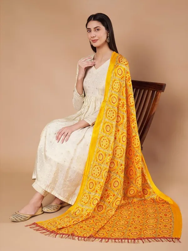 Yellow_Chinon_Crushed_Bandhani_Printed_Dupatta_With_Tassels_For_Women