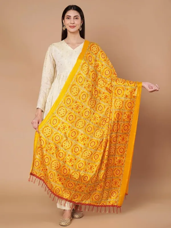 Yellow_Chinon_Crushed_Bandhani_Printed_Dupatta_With_Tassels_For_Women