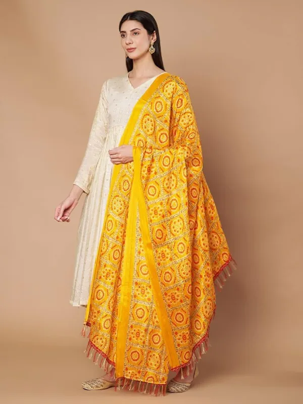Yellow_Chinon_Crushed_Bandhani_Printed_Dupatta_With_Tassels_For_Women