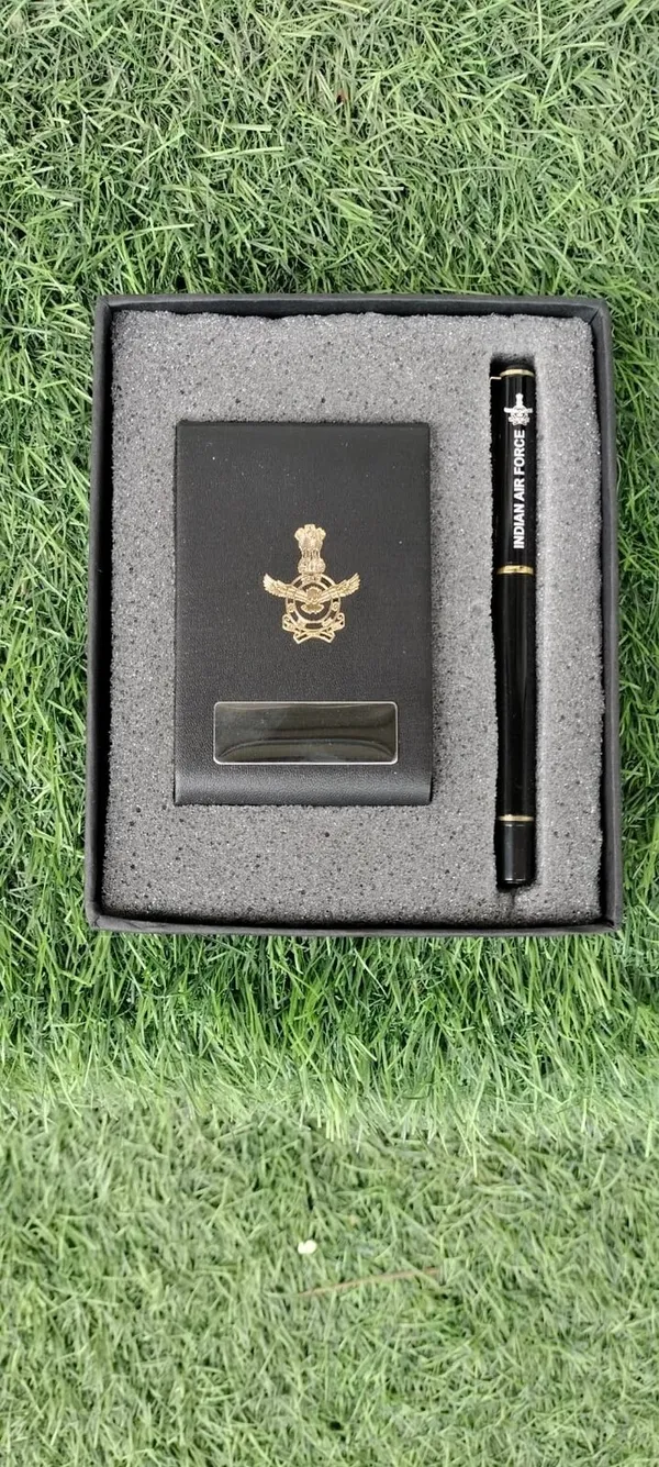 Card_Holder_With_Pen_In_Gift_Box