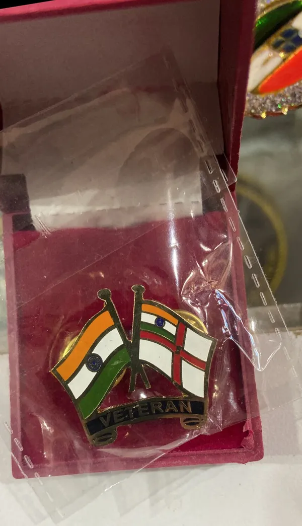 Navy_Veteran_Combo_Pin_With_Old_Flag