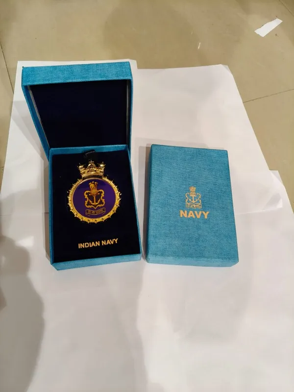 Indian_Navy_Crest_In_Blue_Velvet_Gift_Box