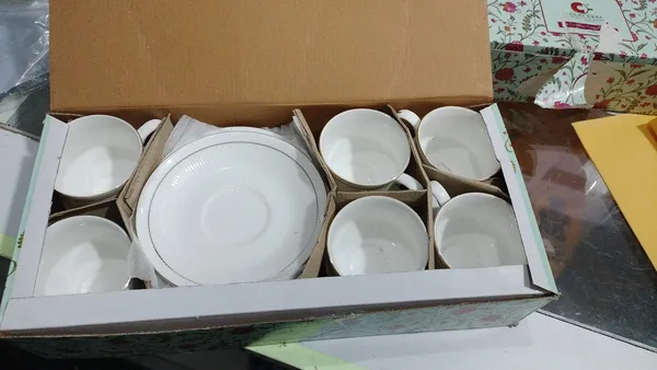 Designer_Tea_Cups_With_Gold_Line