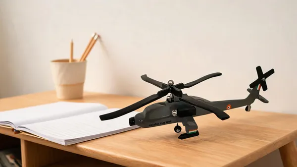Aluminium_Die_Cast_Apache_Helicopter_Miniature