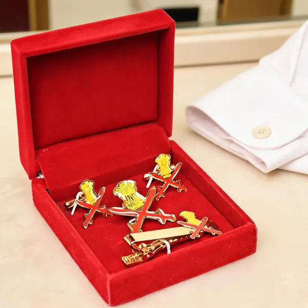 Golden_Brass_Army_Tie_Pin_Cufflink_And_Lapel_Pin_Gift_Set