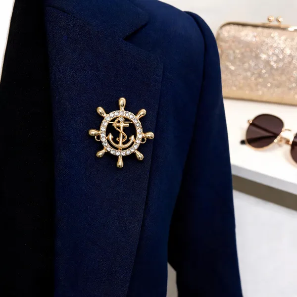 Golden_Metal_Ship_Wheel_American_Diamond_Brooch