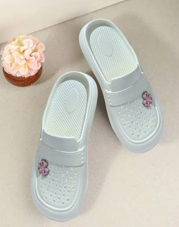 White_Slip-On_Clog_Sandals_For_Women