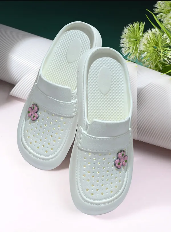 White_Slip-On_Clog_Sandals_For_Women