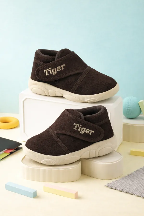 Brown_Suede_Velcro_Booties_For_Babies