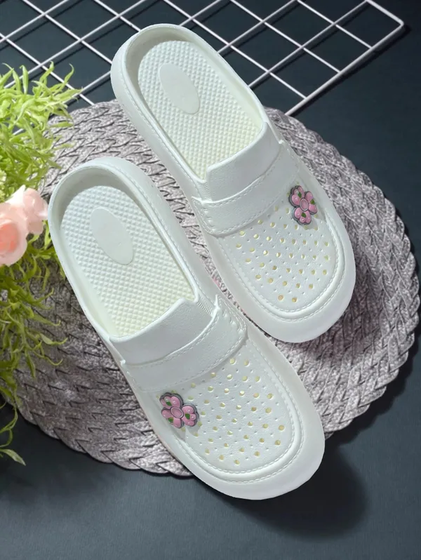 White_Slip-On_Clog_Sandals_For_Women