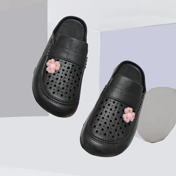 Black_Slip-On_Clog_Sandals_For_Women