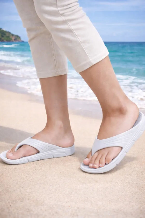 White_Casual_Flip-Flops_For_Women