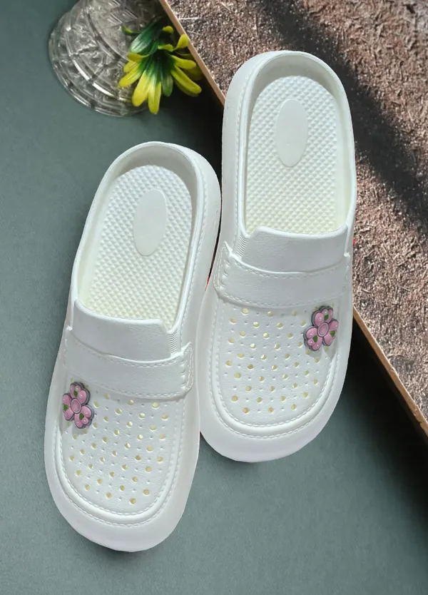White_Slip-On_Clog_Sandals_For_Women