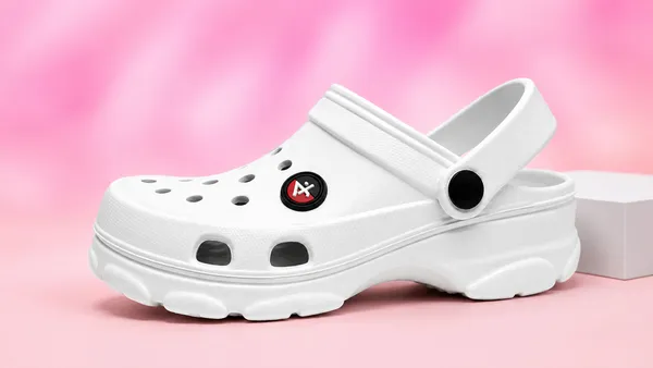 White_Casual_Clogs_For_Unisex
