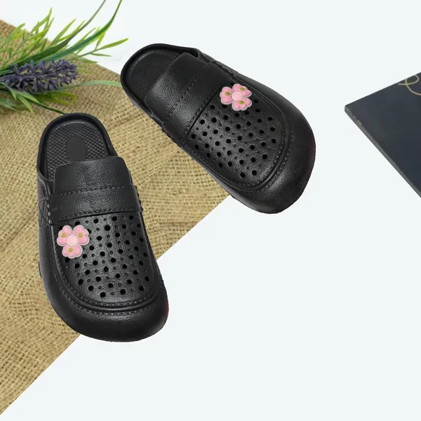 Black_Slip-On_Clog_Sandals_For_Women
