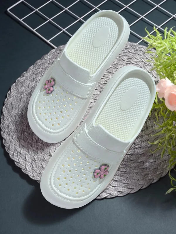 White_Slip-On_Clog_Sandals_For_Women